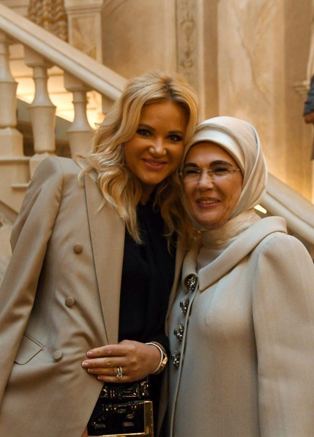 Ərdoğanın xanımı və qızı dəfilədə - FOTO